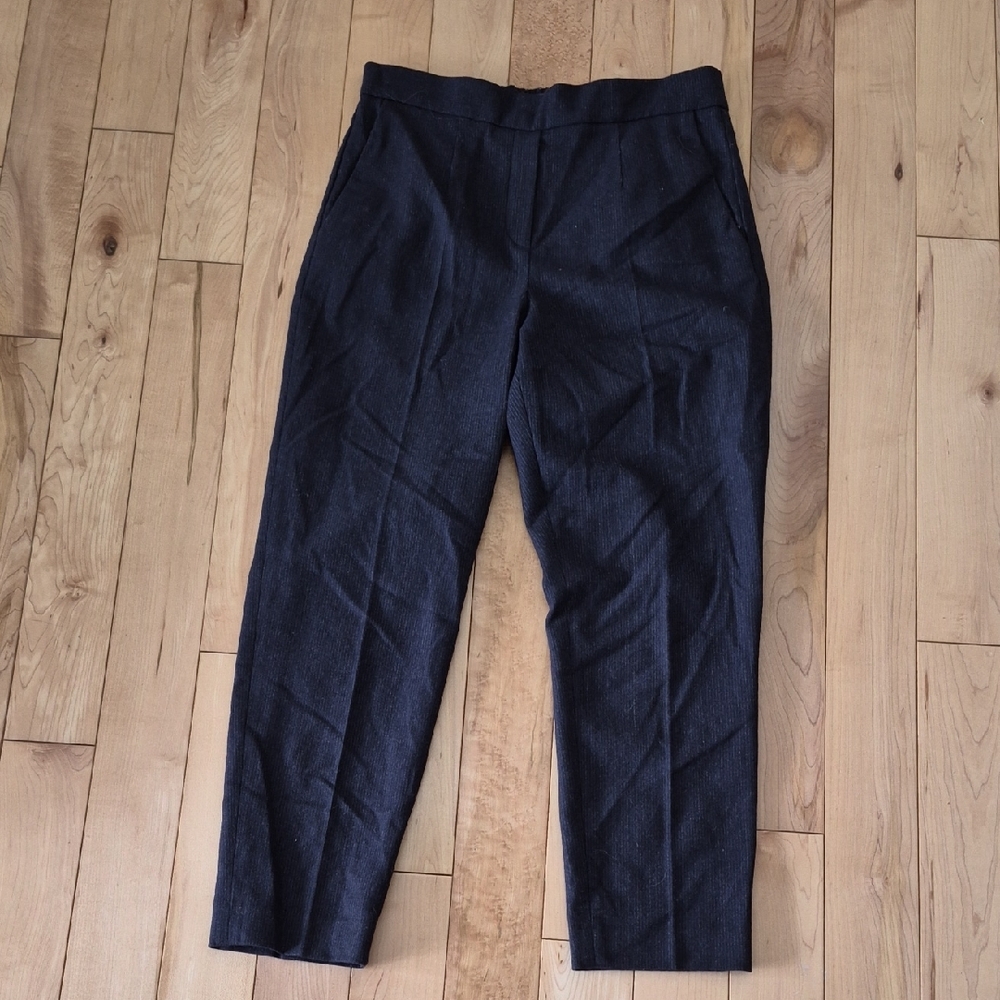 Babaton Women's Size 8 Black With Thin Silver Strip Capri Pants